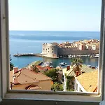 City Center & Old Town View Apartment